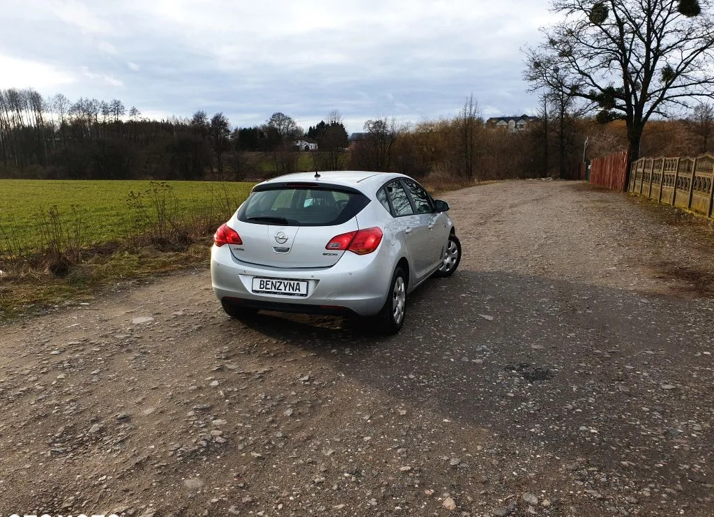 Opel Astra cena 24800 przebieg: 43000, rok produkcji 2010 z Sierpc małe 466